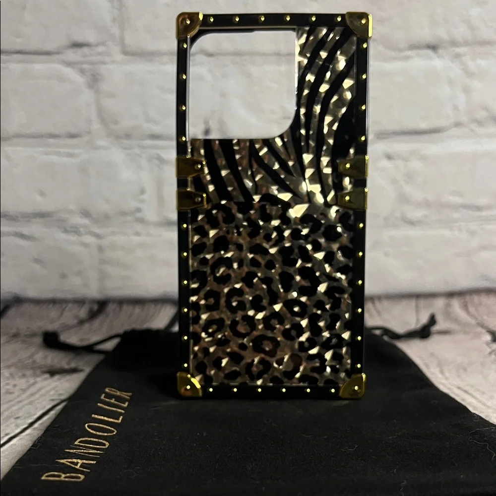 *iPhone 15 pro leopard print trunk-style phone case